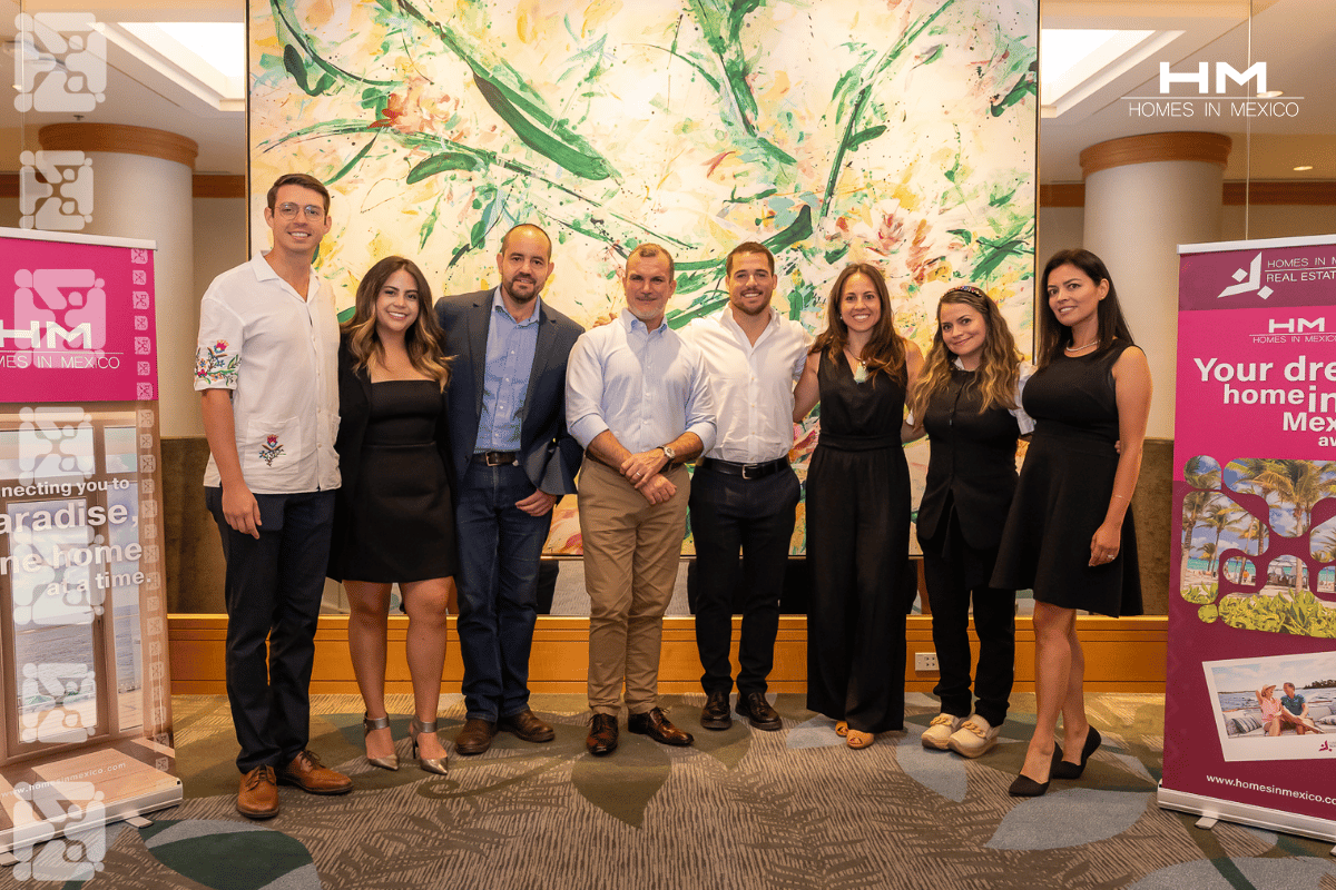 From left to right: Fernando Córdova, Eimy Moino, Benjamin Monroy, Marcelo Ramírez (CCO Grupo Emerita), Carlos "Cali" Palma (CEO Grupo Emerita), Denisse Moran, Mariana Ojesto and Adriana Preston.