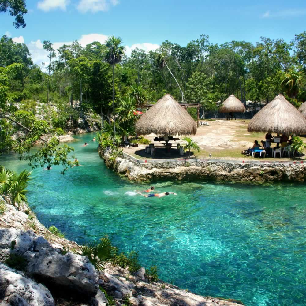 Homes-in-Mexico-picnic-and-swimming-in-cenote-o