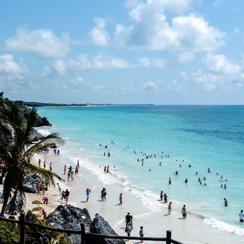 Homes-in-Mexico-tulum-beach-people-o