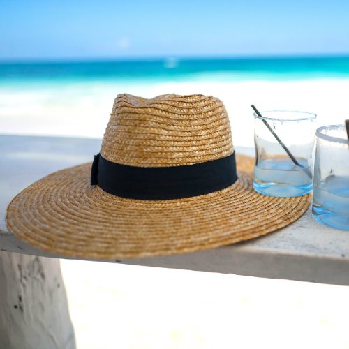 Riviera-maya-beach-hat-and-drinks-o